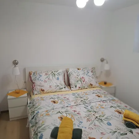 Ines トロギール